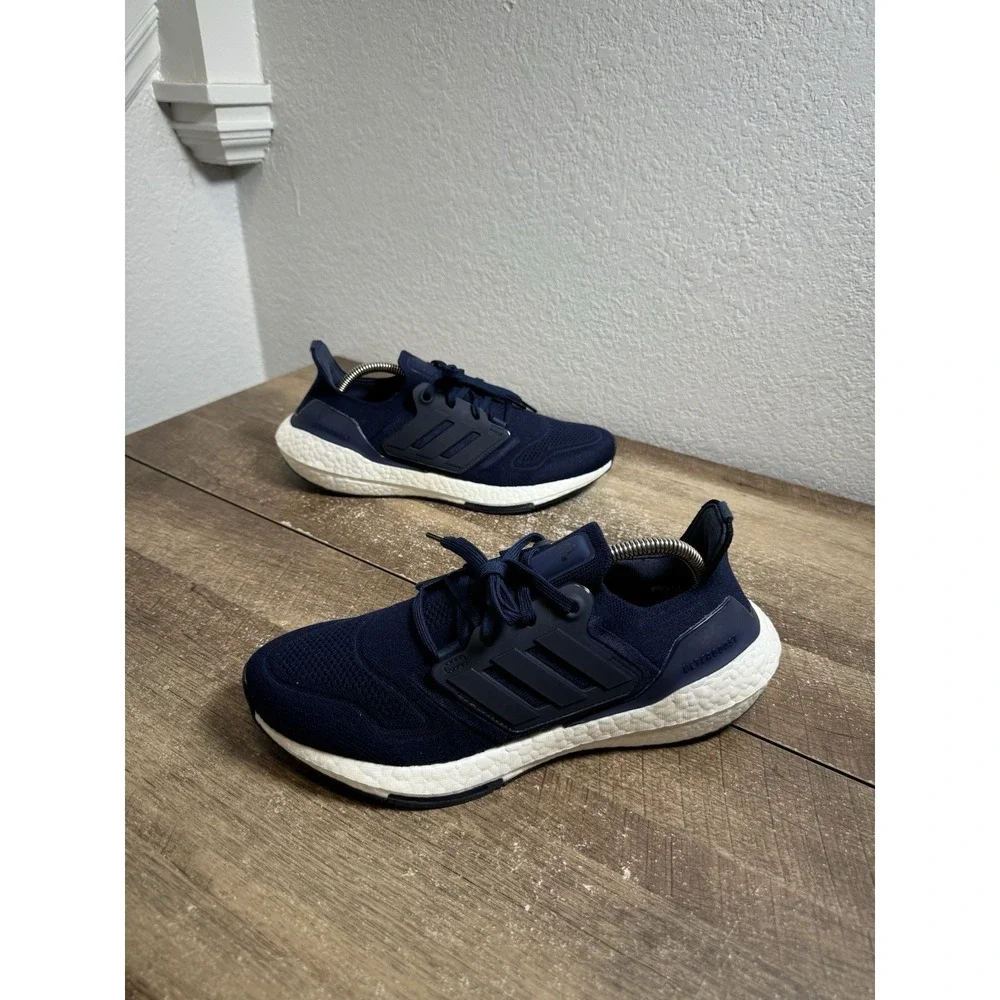 Adidas Ultraboost 22 Women's Size 9.5 Navy Running Comfort Shoes Sneakers GX5593 - Picture 2 of 7